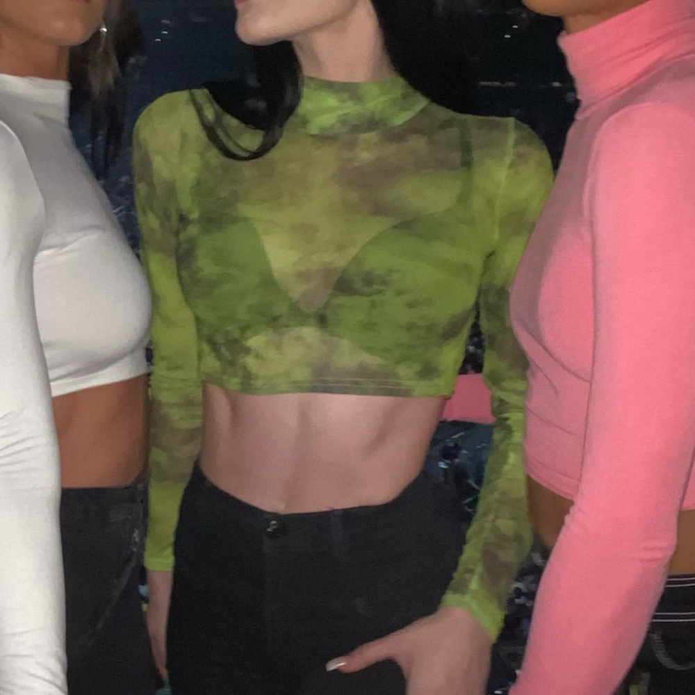 The dye sheer long sleeve top 💚🖤